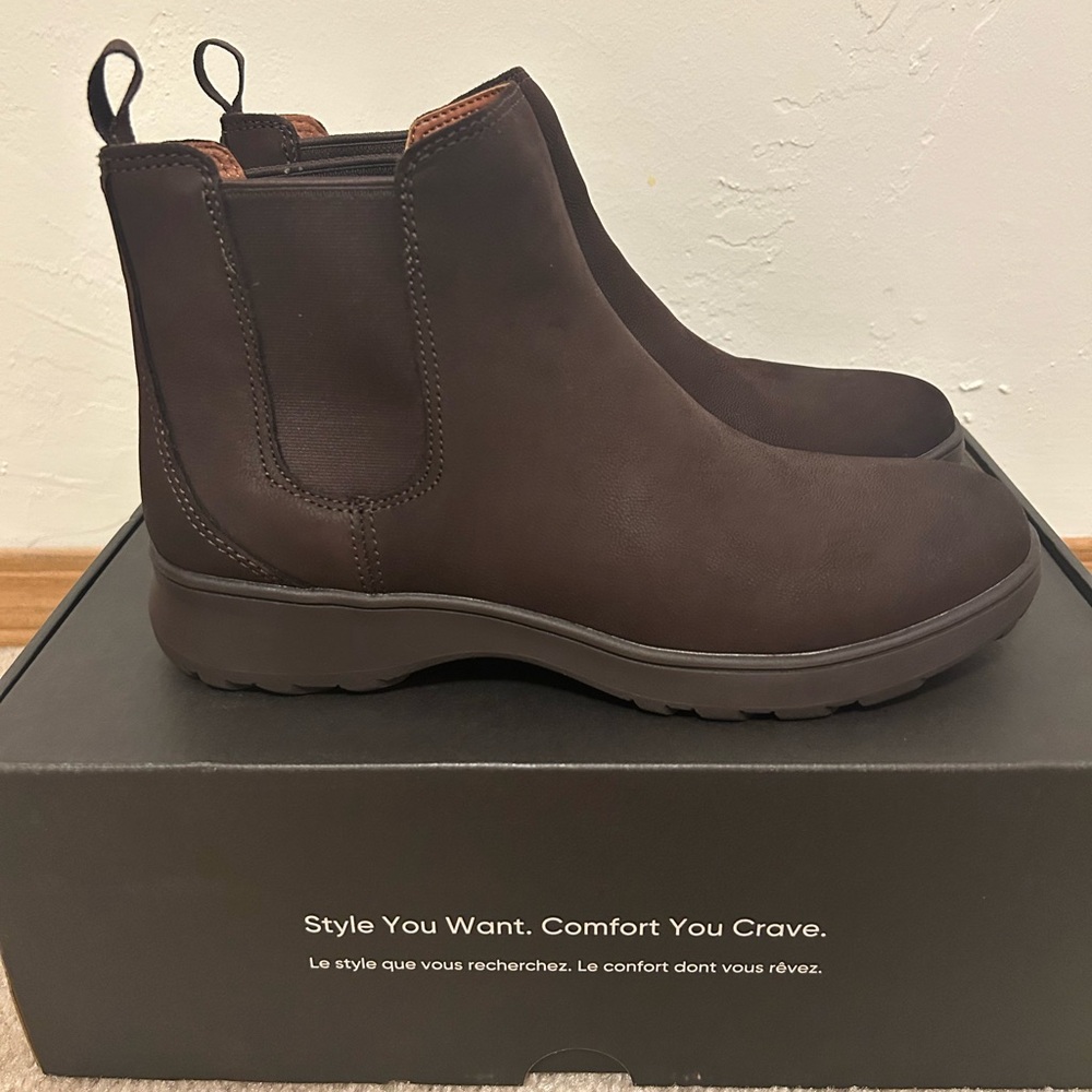 Vionic Evergreen Chelsea Boots Brown Size 6.5. Brand New!
